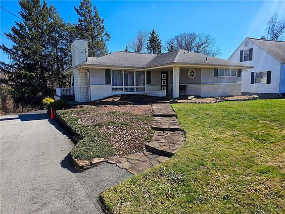 2nd image of 801 Maple Dr