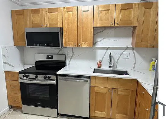 1061 NW 45th St
