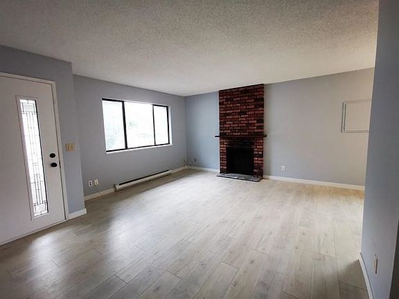 4th image of 11859 89a Ave