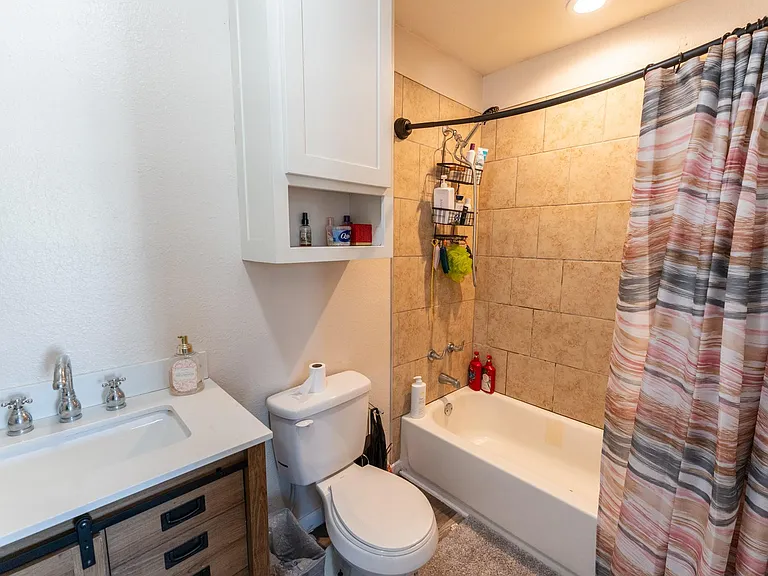 604 W A St — Photo 21