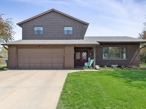 220 10th Cir, De Witt, IA 52742