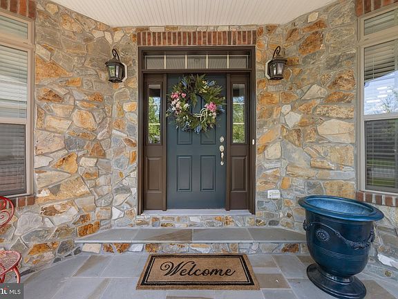 4th image of 9 Lookout Ct