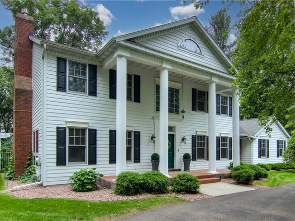 3736 Forest Knoll Drive, Eau Claire, WI 54701