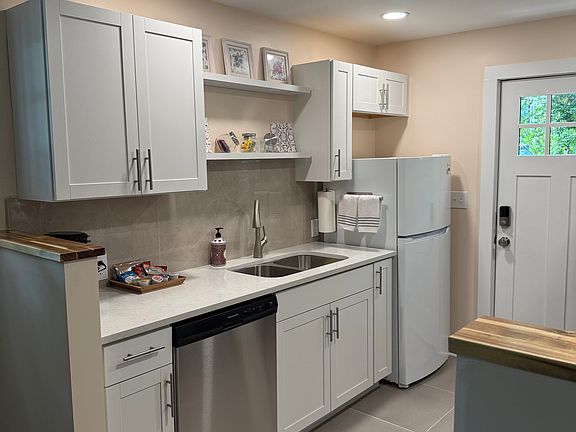 3rd image of 47 E Faris Rd #2