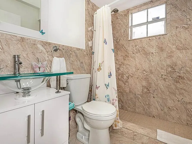 15565 SW 63rd Ter — Photo 9