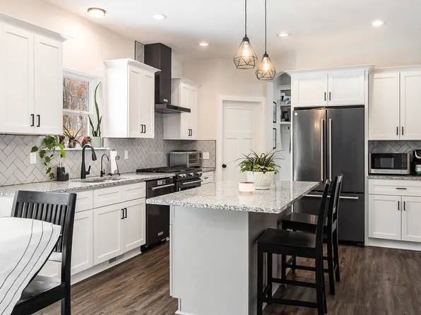 10470 Spring Grv, Brighton, MI 48114