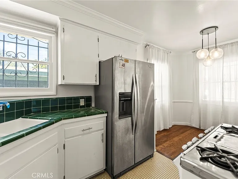 1745 N Mariposa Ave — Photo 8