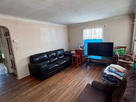 3rd image of 10118 Unity Ave