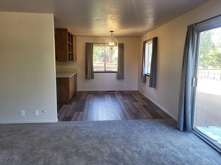 1688 NE Lynda Ln — Photo 8