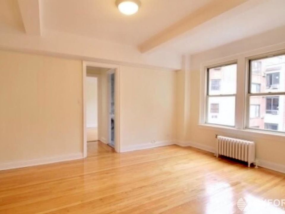 1st image of 25 E 10th St APT 4E