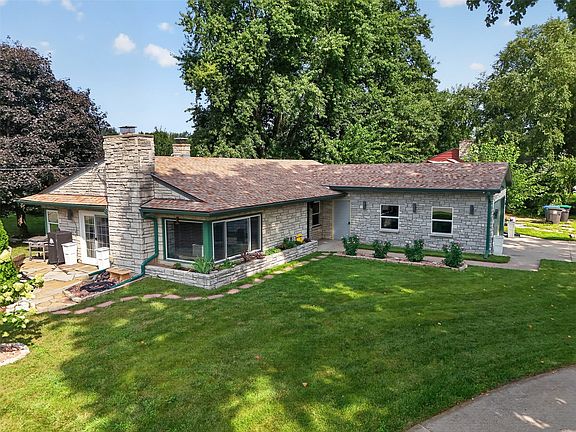 2nd image of 3724 Fleur Dr