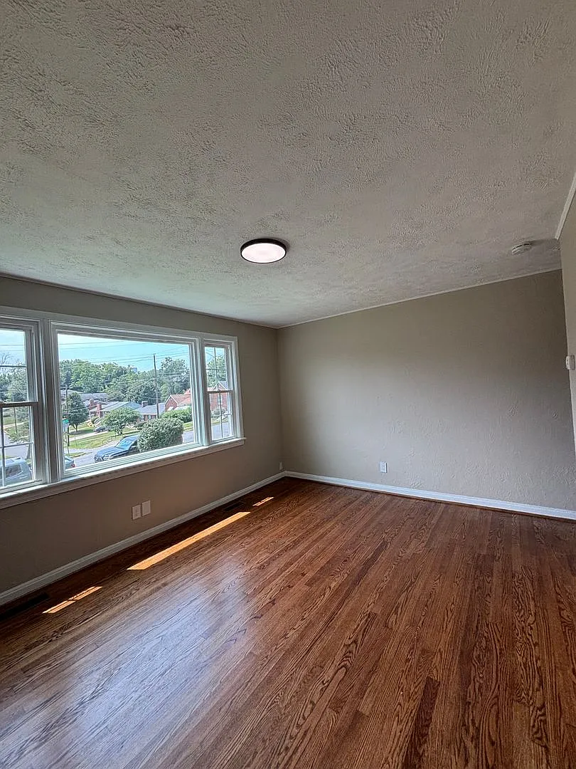 2 Bed 1 Bath House in Fort Hill — Photo 3