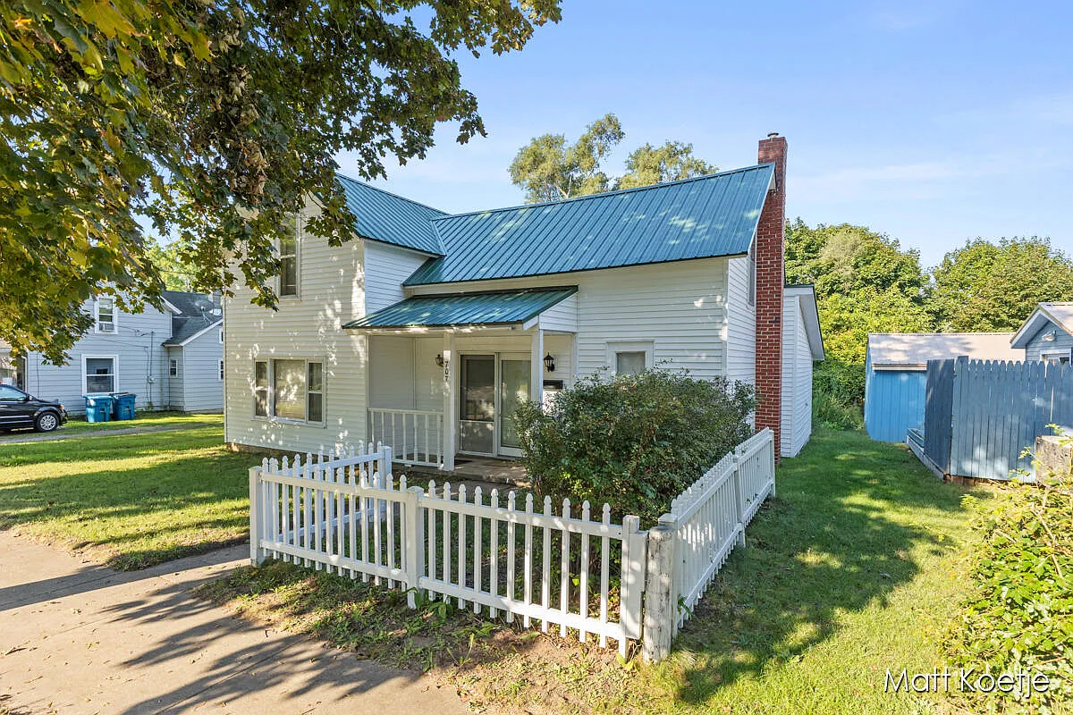 707 James St photo 1