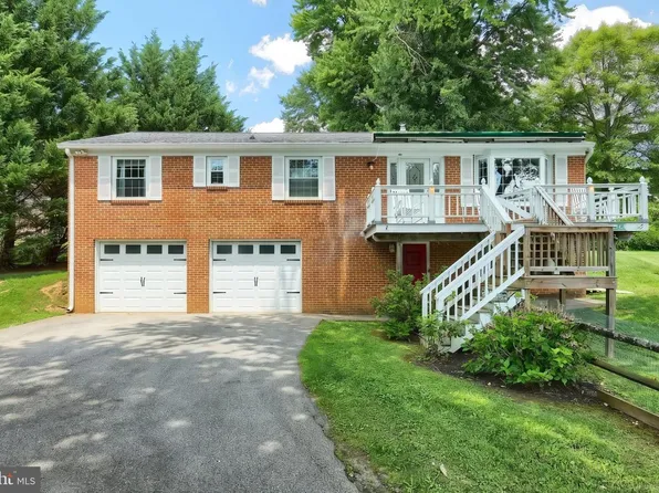 496 Lakeside Dr, New Freedom, PA 17349