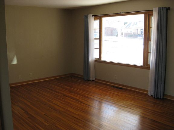 Living room picture window with windows that open on each side