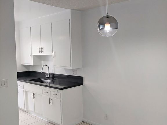 3rd image of 11940 Burbank Blvd APT 16