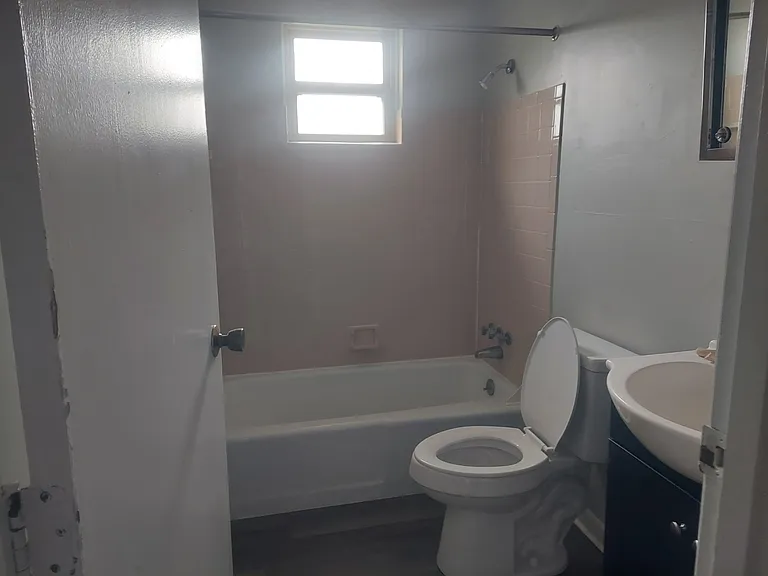 1059 E Long St #6 — Photo 3