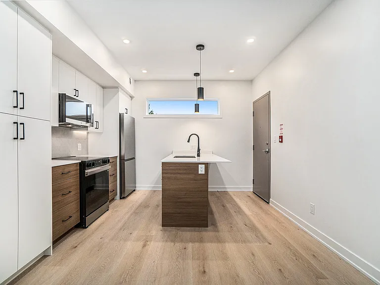 655 Donat St — Photo 4