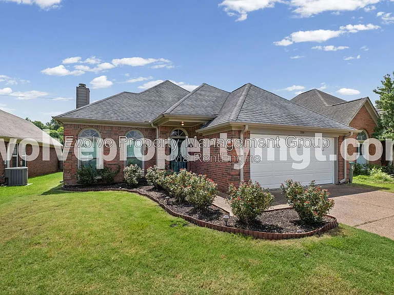 330 Bendigo Dr — Photo 2