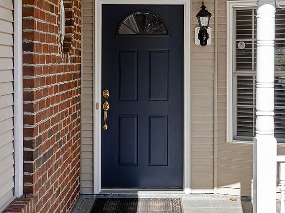 4th image of 24 Fleetwood Dr