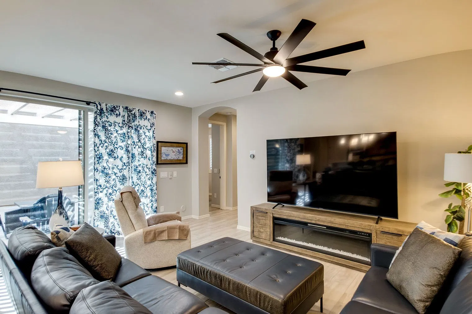 4 bed, 3.0 bath, 2389 sqft, $4,682 — Photo 2