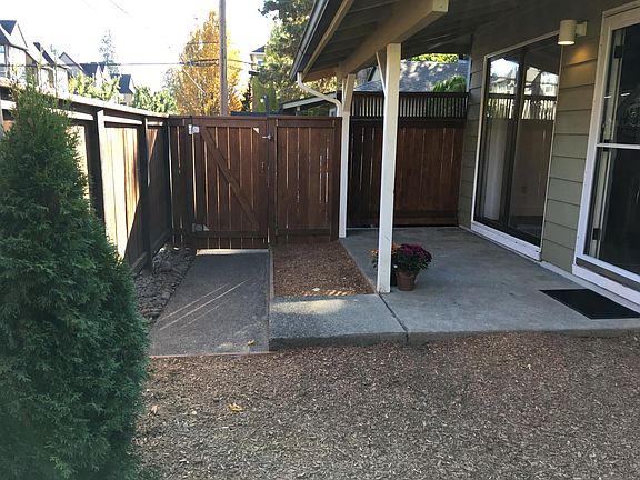 Private, Quiet Front Yard