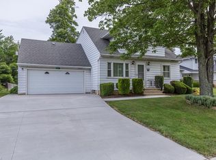 5977 Ashcroft Dr, Mayfield Heights, OH 44124