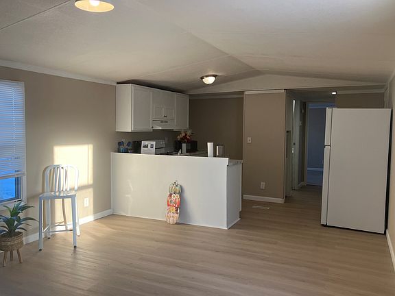 5th image of 6 Loraine Dr #6