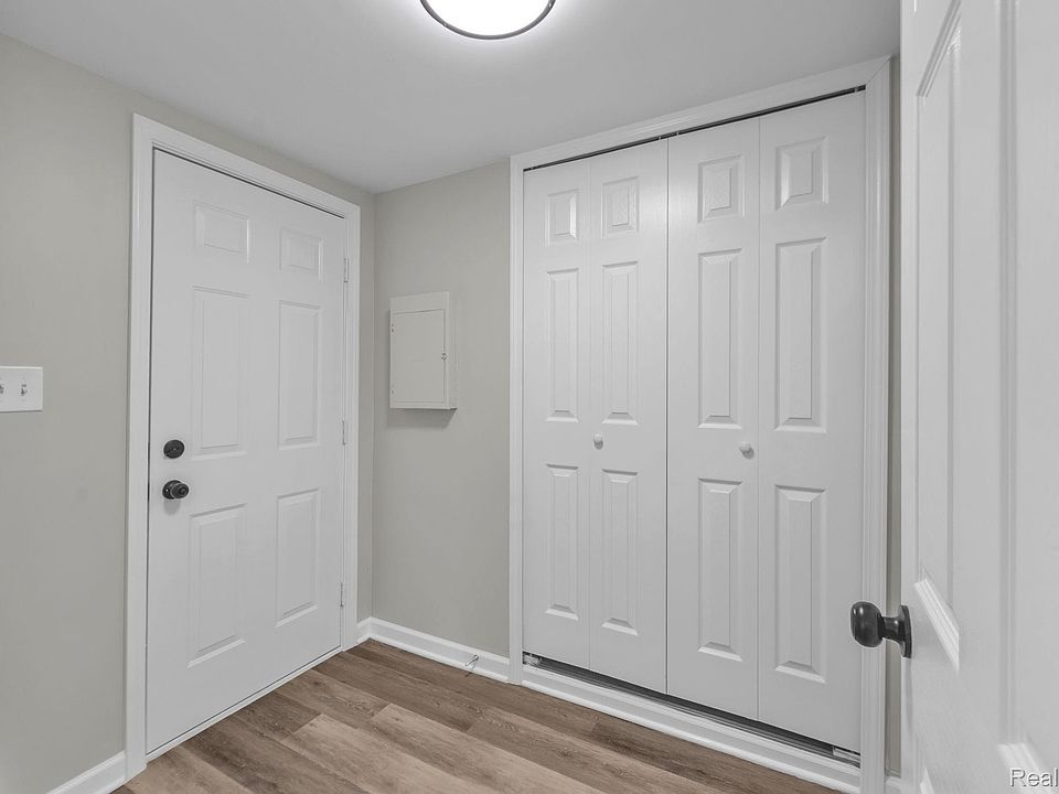 32239 Chester St, photo 15