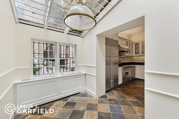 Rented by Leslie J. Garfield | media 37