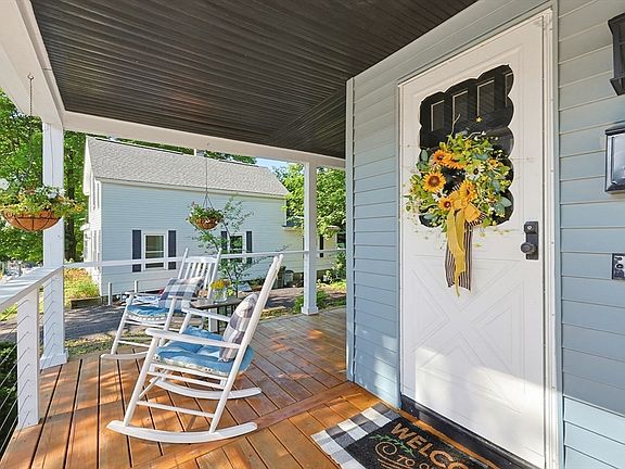 5th image of 136 Prospect St