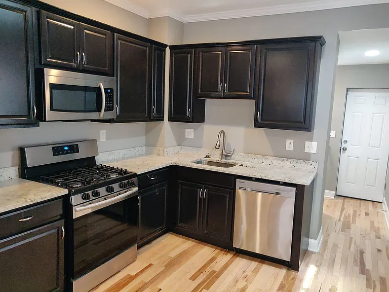 103 S Highland Ave — Photo 6