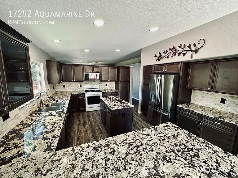 17252 Aquamarine Dr — Photo 10