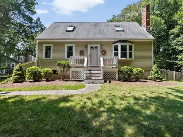 58 Pudding Brook Dr, Pembroke, MA 02359