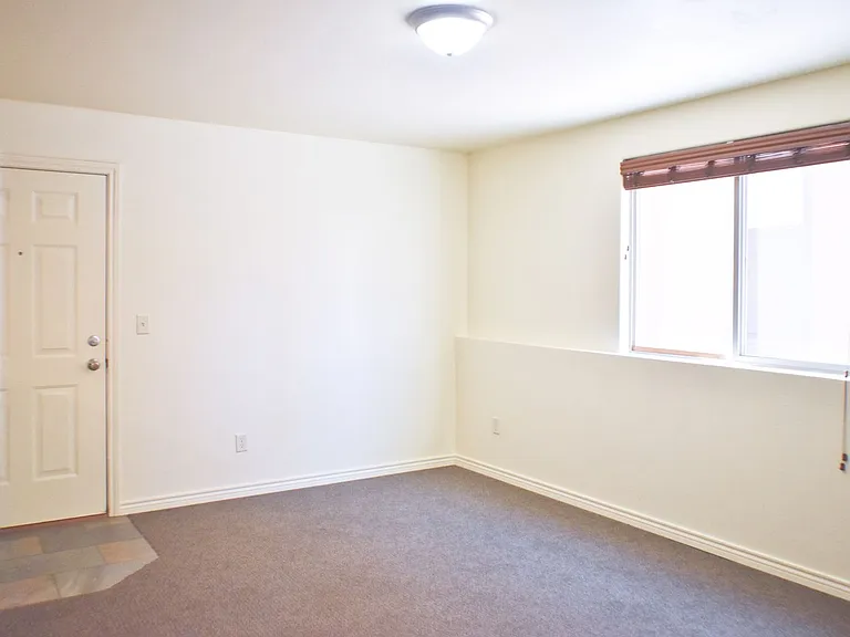 1115 Belford Ave — Photo 11
