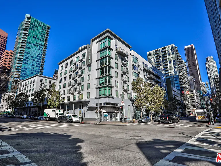 645 W 9th St #201 — Photo 1