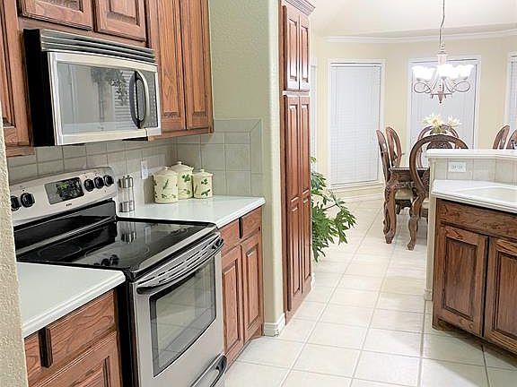 5th image of 2101 Fair Oaks Dr