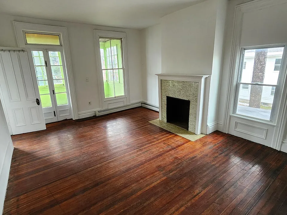 52 2nd Ave #2