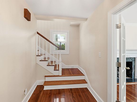 3rd image of 184 Wentworth St