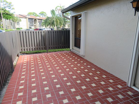 2nd image of 704 Sunny Pine Way APT A