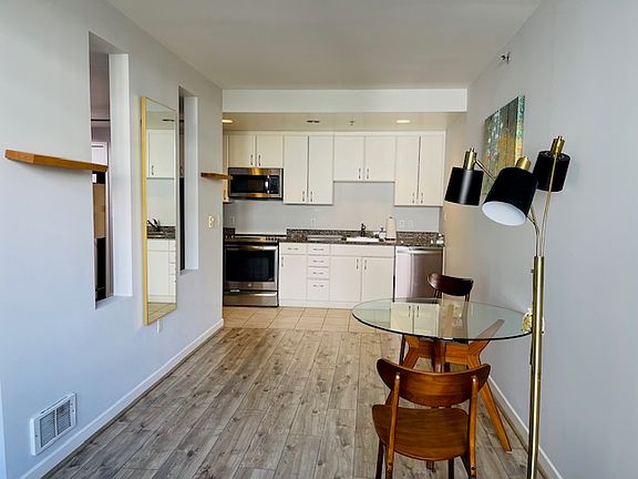 Open Kitchen / Dining Area