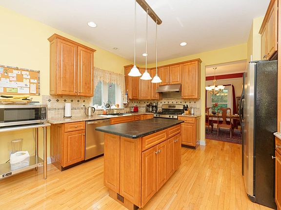 4th image of 23 Seymour Dr