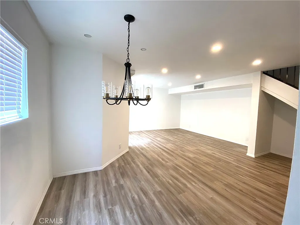 3 bed, 1108 sqft, $3,050 — Photo 4