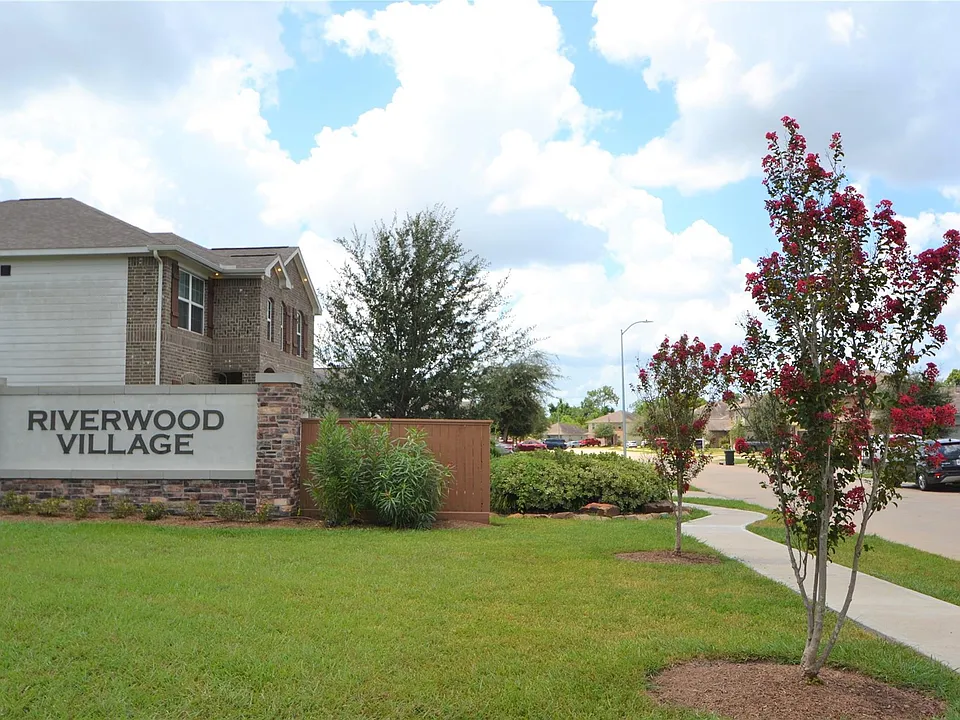5126 Riverwood Dr
