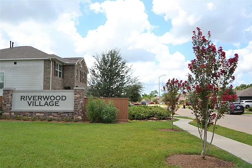 5126 Riverwood Dr Photo 1