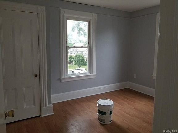4th image of 138 N Regent St #2