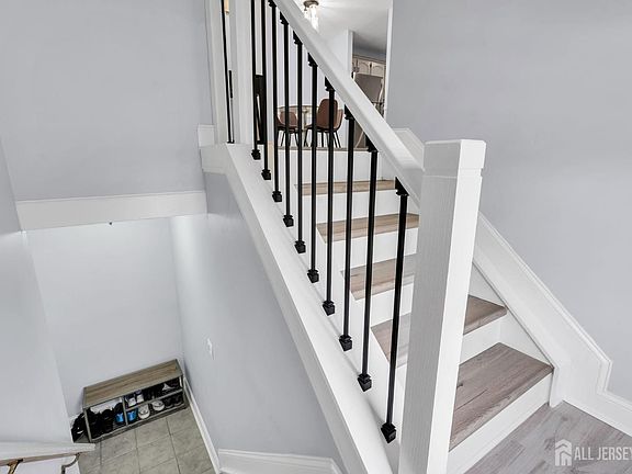 3rd image of 421 Hancock Pl