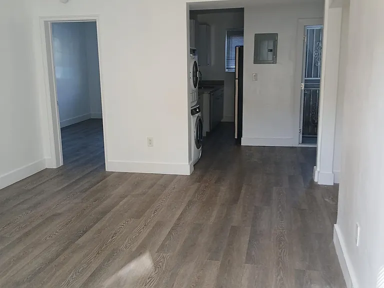 960 SW 2nd St #1 — Photo 9