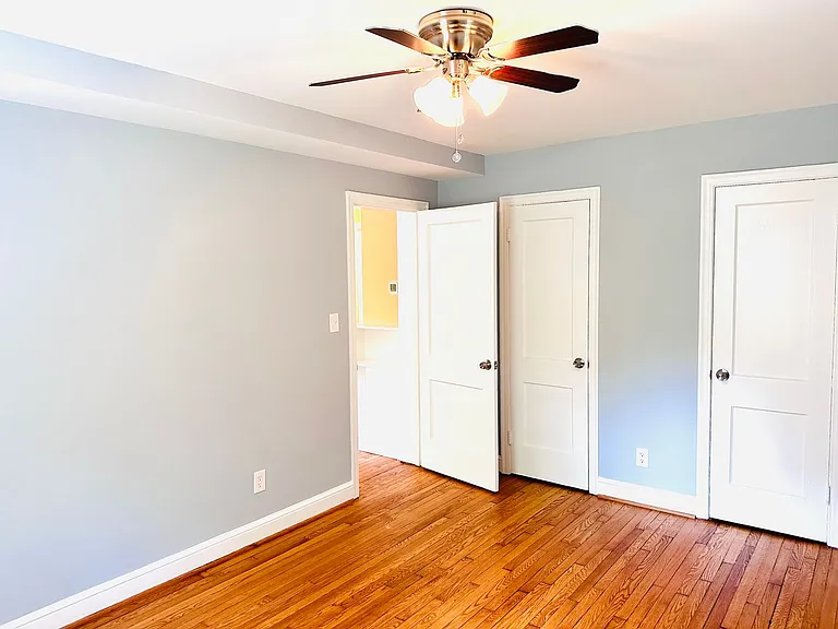 907 Hudson Ave — Photo 18