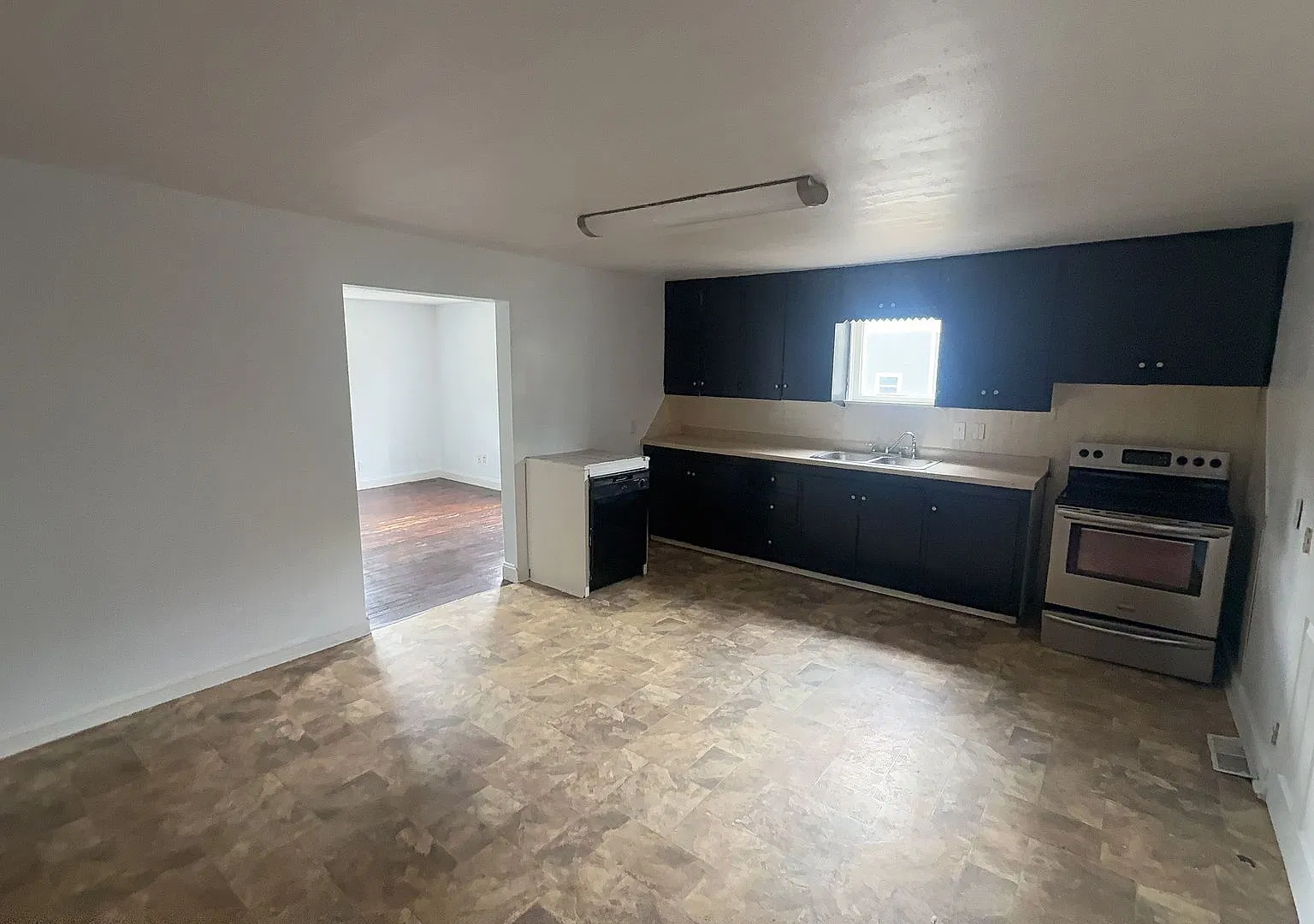 2 Bedroom, 1 Bath Home with Detached 1 Car Garage — Photo 3